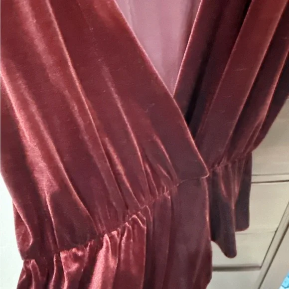 Elegant Velvet V-Neck Top - Maroon - Picture 3 of 5